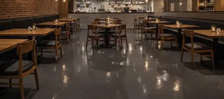 Seamless dark floor coating in a restaurant